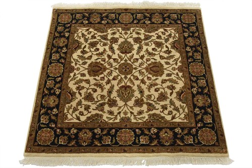 Agra rug 3 - 4'1'', x